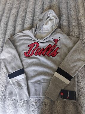 Fanatics Gray Chicago Bulls Crewneck with Red Script